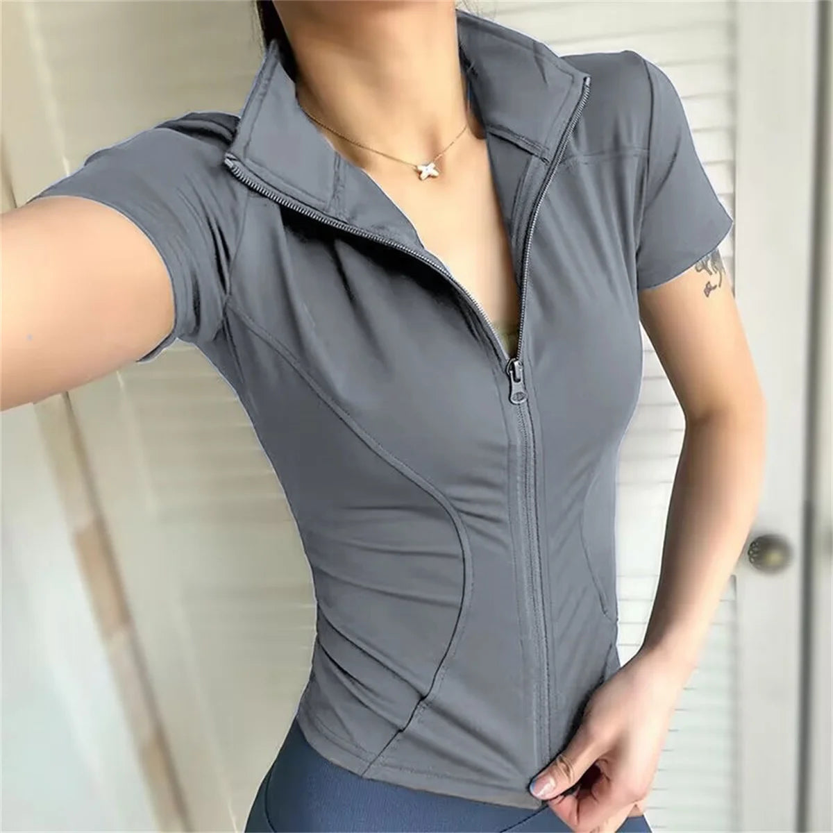 Chaqueta Deportiva de Compresión para Mujer – Ajuste Slim, Cierre Completo y Secado Rápido