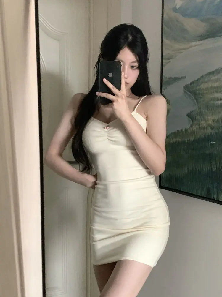Vestido Mini de Tirantes para Mujer – Escote Elegante, Ajuste Slim y Estilo Verano