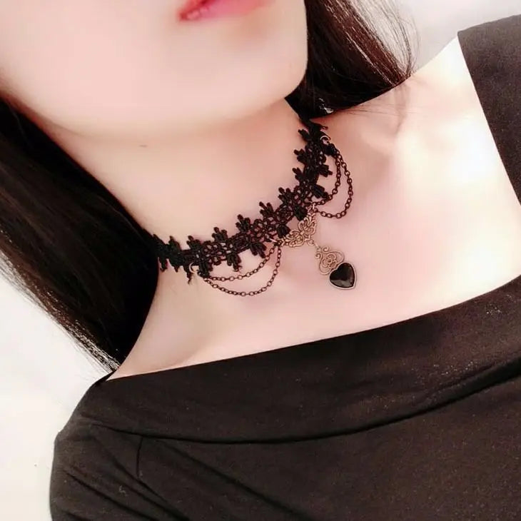Black Lace Choker – Raw Charm with a Soft Finish