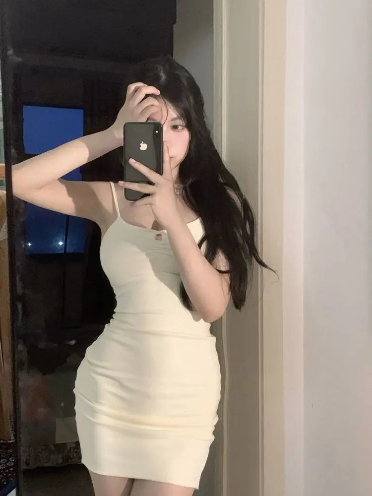 Vestido Mini de Tirantes para Mujer – Escote Elegante, Ajuste Slim y Estilo Verano