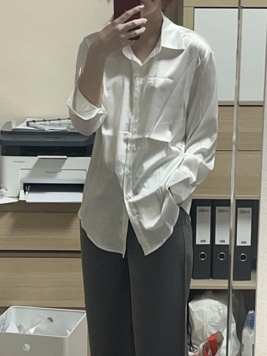 Blusa Satinada Elegante – Cuello Clásico & Fit Suelto