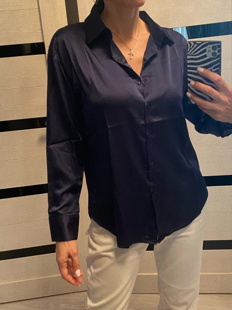 Blusa Satinada Elegante – Cuello Clásico & Fit Suelto